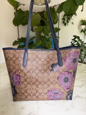 Coach City Tote in Signature Canvas With Kaffe Fassett Floral Print 5697 Khaki